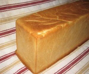 Puzzle Μια φρατζόλα ψωμί που γίνεται σε ένα τηγάνι ψωμί που θα κοπεί σε φέτες, όπως ένα ψωμί σε φέτες